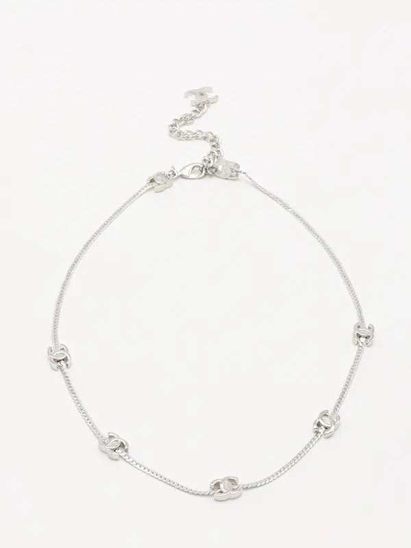 عقد شانيل تشوكر لوقو سلسال chanel فضي