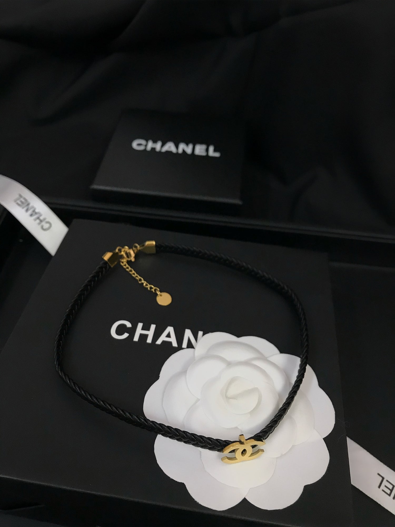 سلسال شانيل تشوكر اسود سلسال chanel