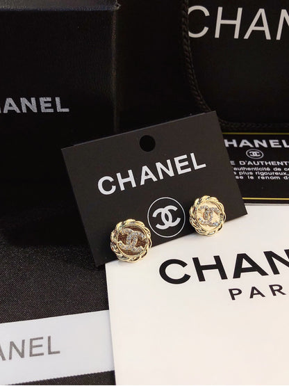 حلق شانيل ميتال ذهبي حلق chanel