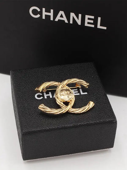 بروش شانيل 218 بروش chanel ذهبي