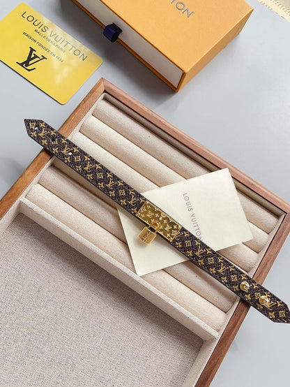 اساور لويس فيتون ليذر شعار نيو لوك اسواره louis vuitton ذهبي