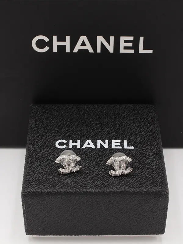 حلق شانيل زركون صغير 622 حلق chanel فضي