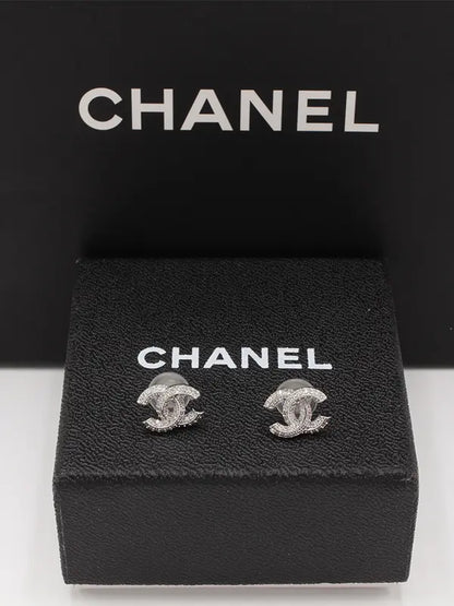 حلق شانيل زركون صغير 622 حلق chanel فضي