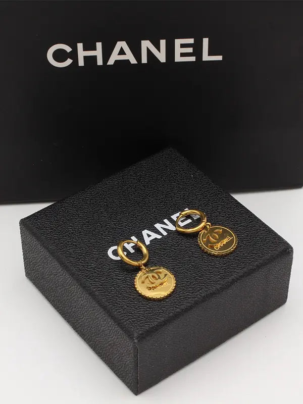 حلق شانيل ميتال ذهبي لوقو حلق chanel