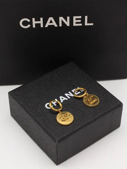 حلق شانيل ميتال ذهبي لوقو حلق chanel