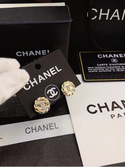 حلق شانيل ميتال ذهبي حلق chanel