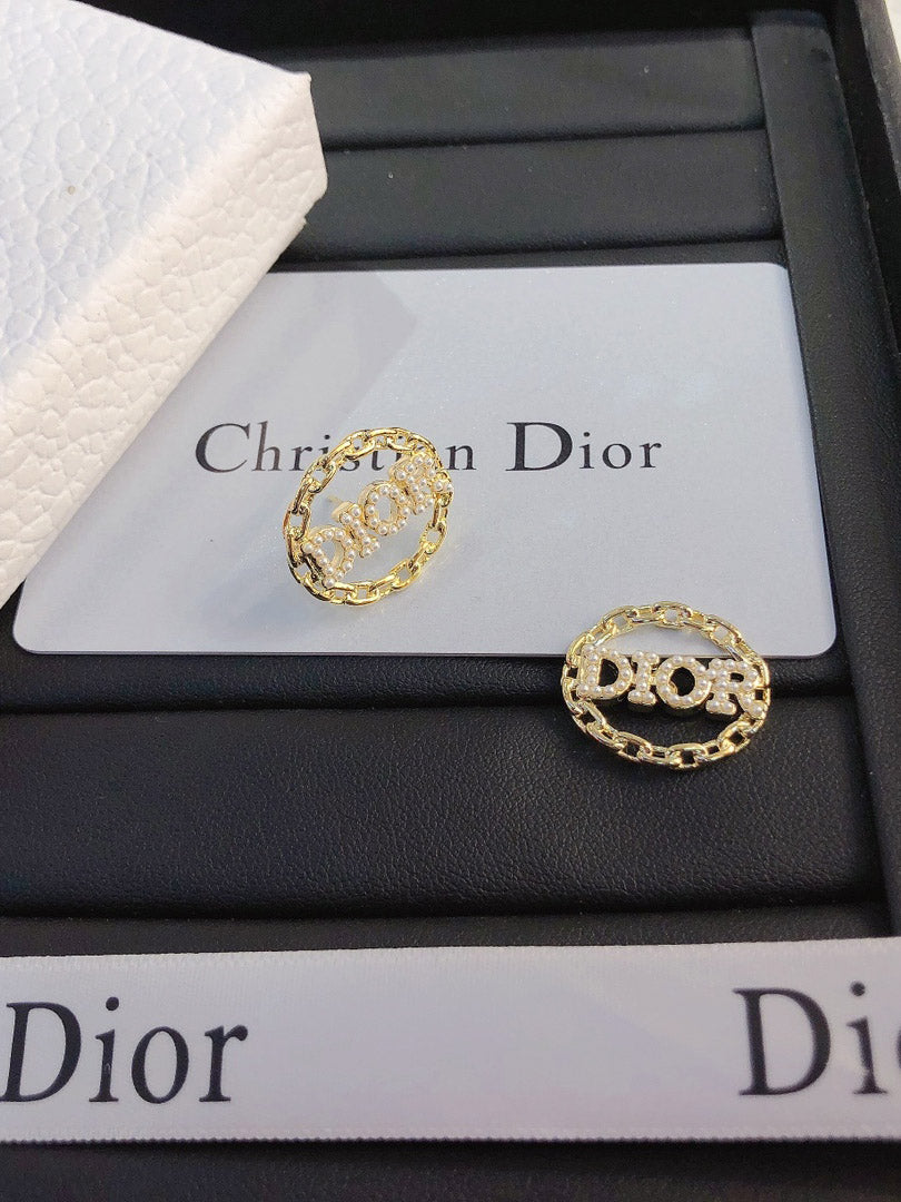 حلق ديور بيضاوي حلق dior