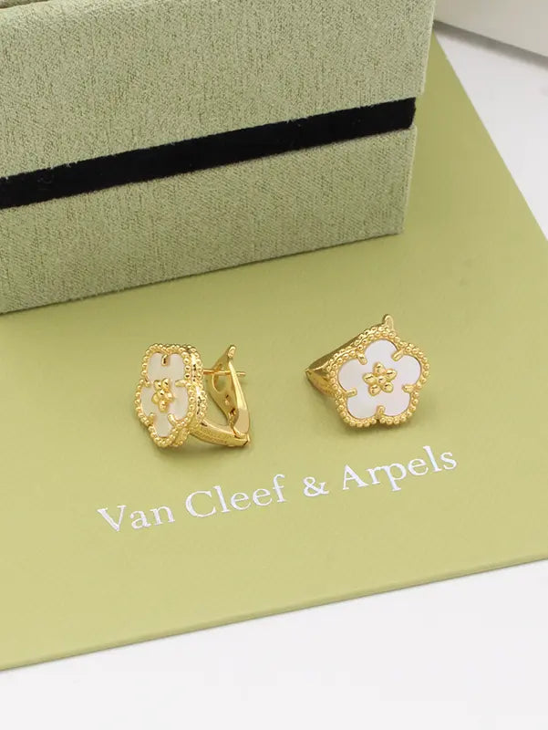 حلق فان كليف زهرات الامبرا اند اربلز الماستر حلق van cleef