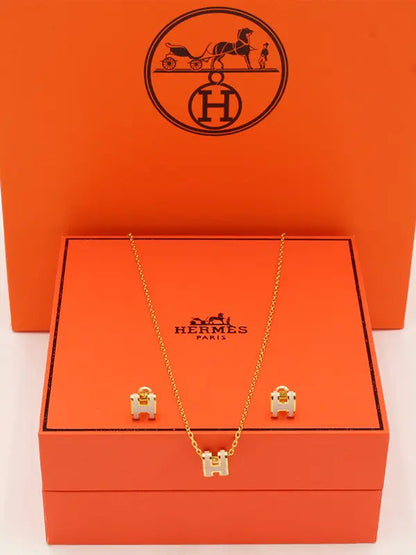 طقم هيرمز ملون ناعم ماستر لوقو اطقم HERMES بيج ذهبي