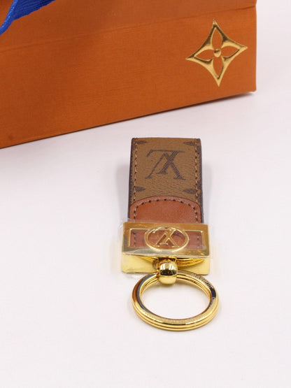 ميدالية لويس فيتون براون لوقو ميدالية louis vuitton