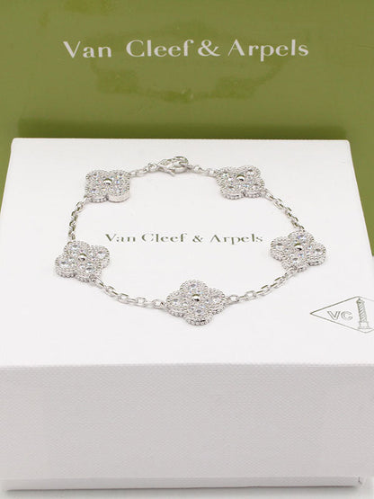 اساور فان كليف الماستر الجديده