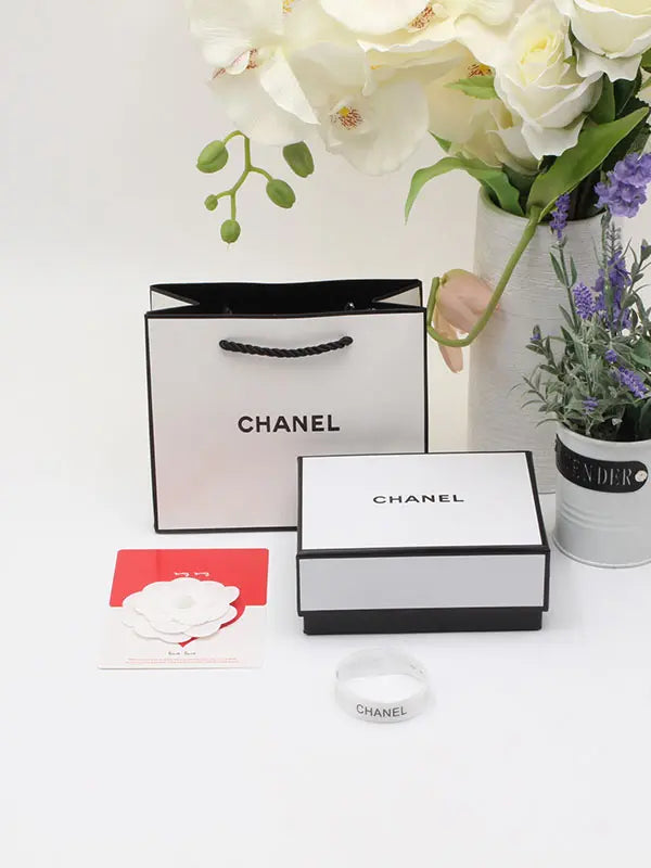 ملحقات اكسسوارت شانيل الجديد هدايا chanel