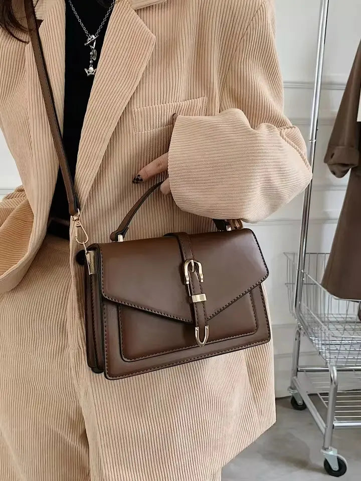 شنطةمربعة وسط