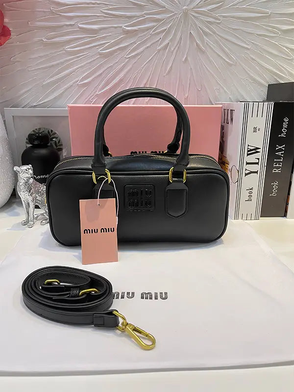 شنطة ميو ميو فلات شنط وحقائب miumiu bags اسود
