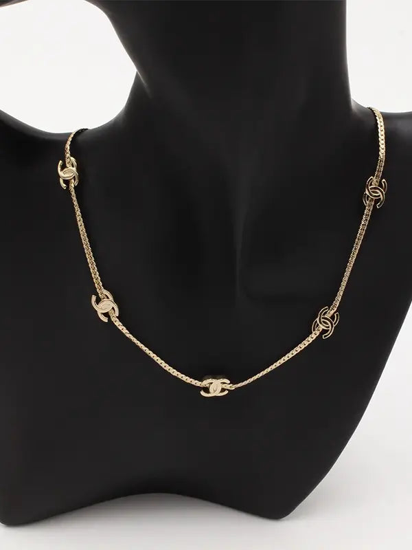 عقد شانيل تشوكر لوقو سلسال chanel