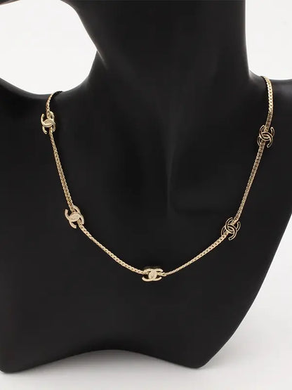 عقد شانيل تشوكر لوقو سلسال chanel