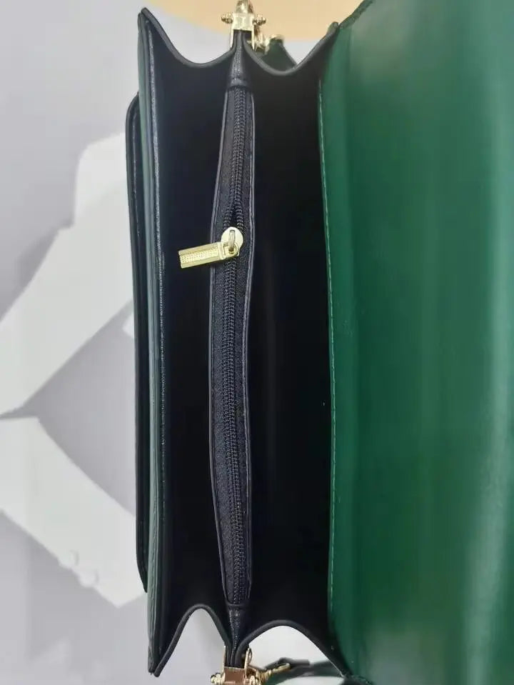شنطةمربعة وسط