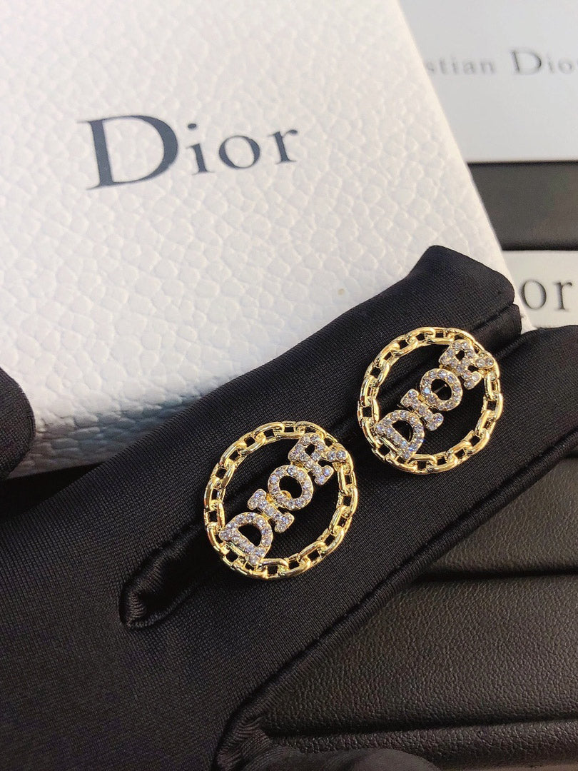 حلق ديور بيضاوي حلق dior ذهبي