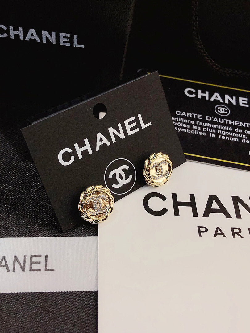 حلق شانيل ميتال ذهبي حلق chanel