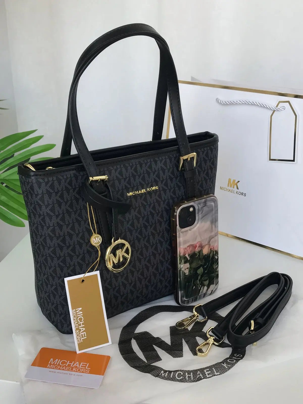 شنطة مايكل كورس الماستر شنط وحقائب Michael Kors bags اسود