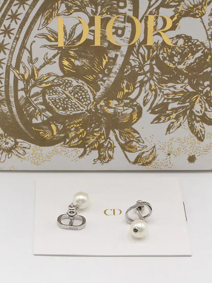 حلق ديور لوقو قولد سنقل بيرل حلق dior