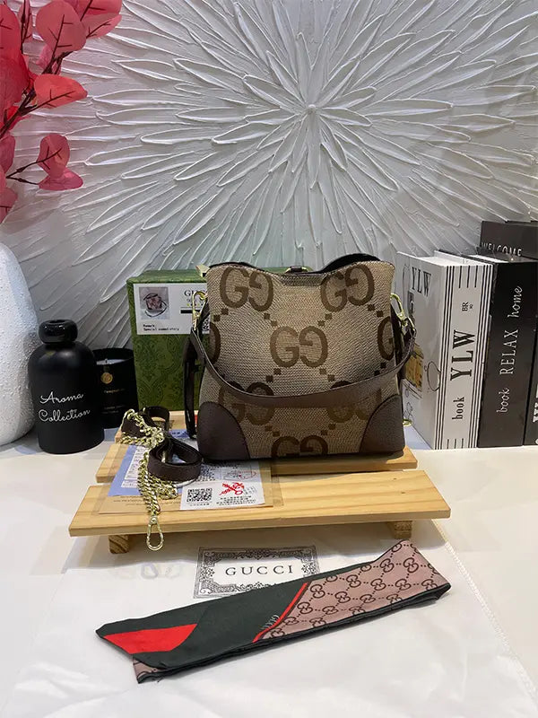 شنطة قوتشي ماستر وسط بني شنط وحقائب gucci bags