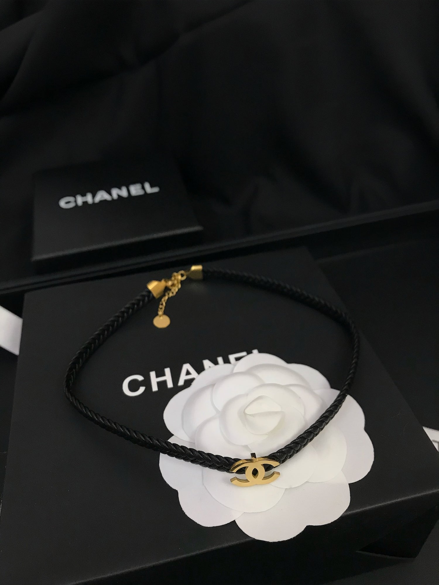 سلسال شانيل تشوكر اسود سلسال chanel