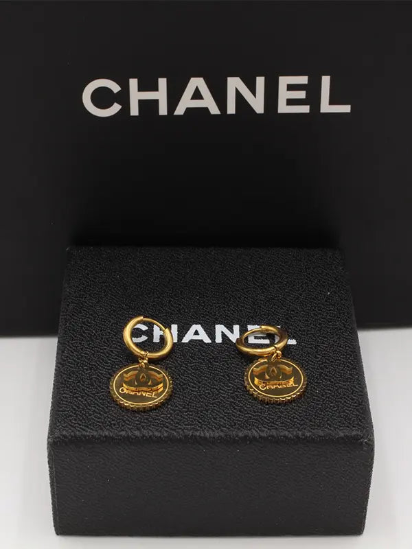 حلق شانيل ميتال ذهبي لوقو حلق chanel