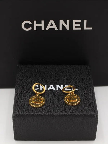 حلق شانيل ميتال ذهبي لوقو حلق chanel