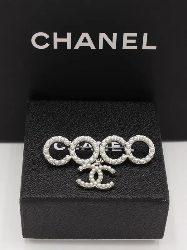 بروش شانيل 223 بروش chanel فضي