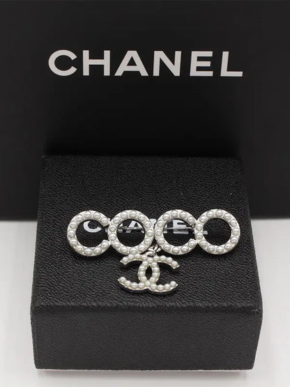 بروش شانيل 223 بروش chanel فضي