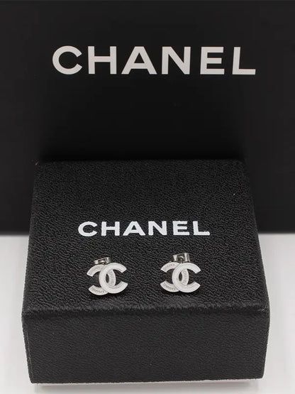 حلق شانيل صغير لوقو حلق chanel