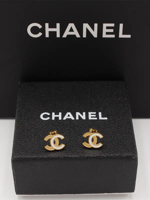 حلق شانيل صغير لوقو حلق chanel