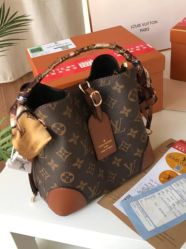 شنطة لويس فيتون بوكيت الماستر شنط وحقائب louis vuitton bags