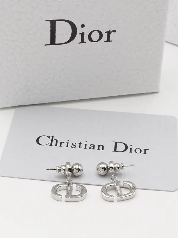 حلق ديور لوقو ميتال حلق dior