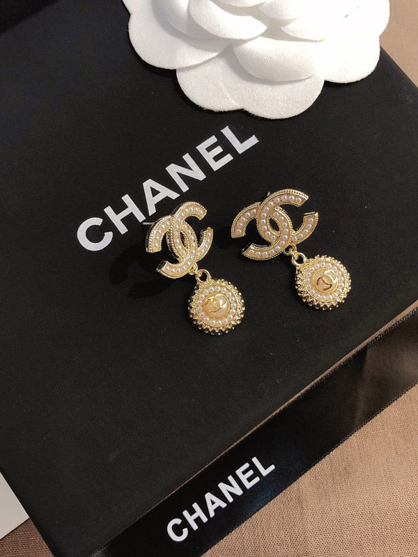 حلق شانيل لوقو بندنت حلق chanel  