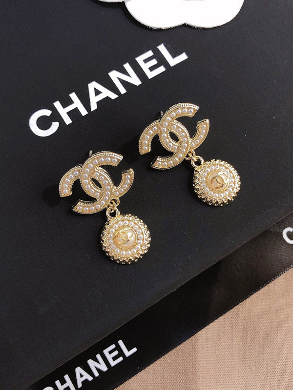 حلق شانيل لوقو بندنت حلق chanel ذهبي 