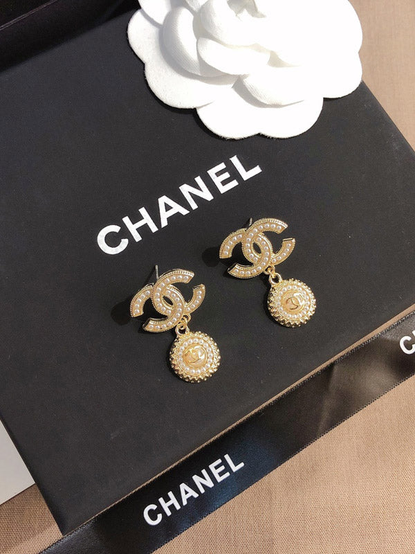 حلق شانيل لوقو بندنت حلق chanel  