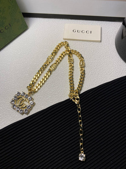 سلسال قوتشي ذهبي كبير كريستال سلسال gucci  