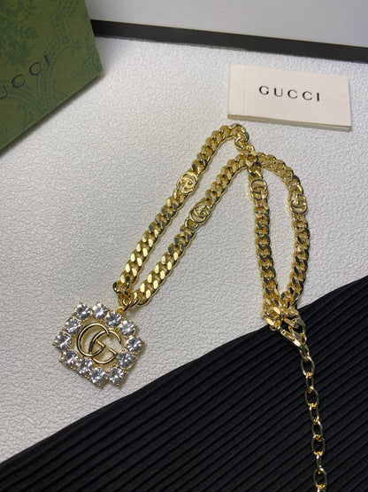 سلسال قوتشي ذهبي كبير كريستال سلسال gucci  