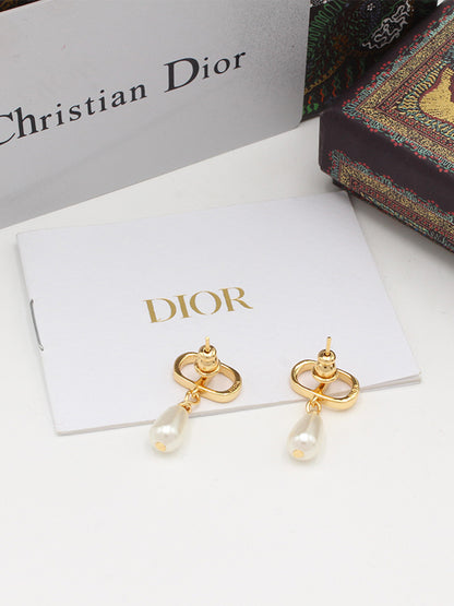 حلق ديور لونق بيرل لوقو حلق dior
