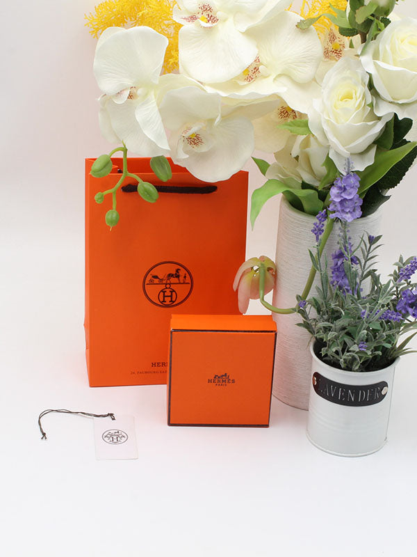 ملحقات هيرمز للاكسسوارات وسط هدايا HERMES