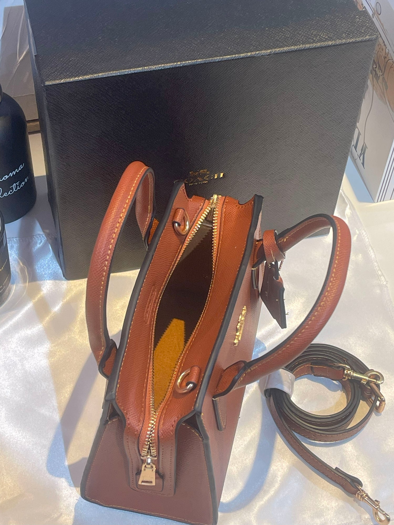 شنطة كوتش رقيلور متوسطه الحجم شنط وحقائب coach bags