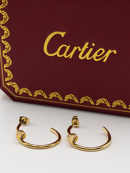 حلق كارتير مسمار لوقو وسط حلق CARTIER ذهبي 