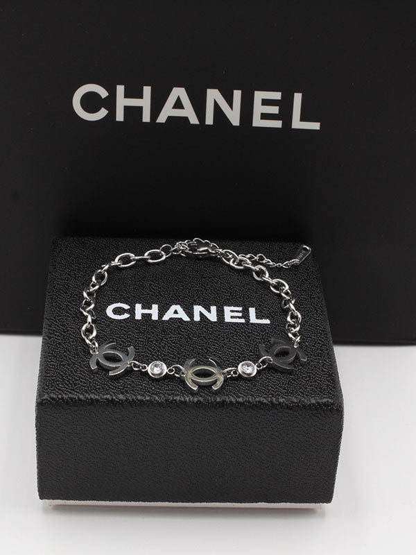 اسوارة شانيل ثري بندنتس لوقو اسواره chanel  