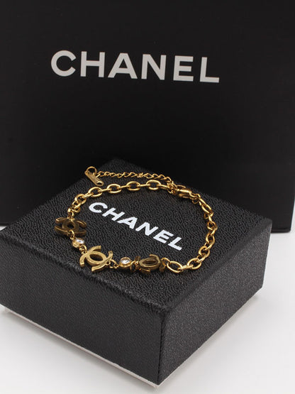 اسوارة شانيل ثري بندنتس لوقو اسواره chanel ذهبي 