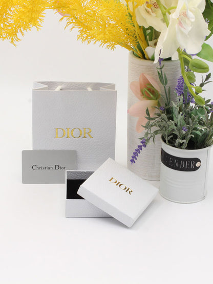 ملحقات ديور الذهبية الجديده هدايا dior  