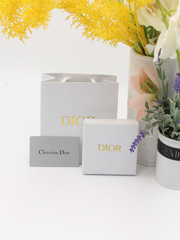 ملحقات ديور الذهبية الجديده هدايا dior  