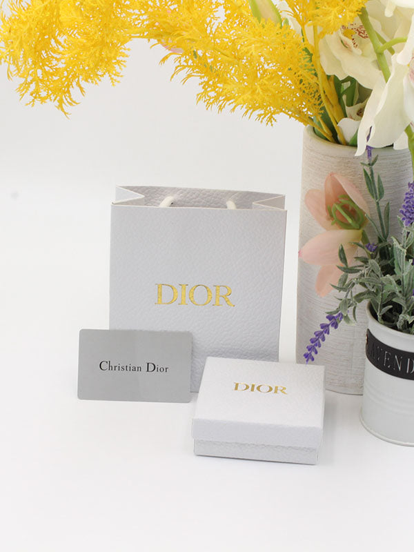 ملحقات ديور الذهبية الجديده هدايا dior  