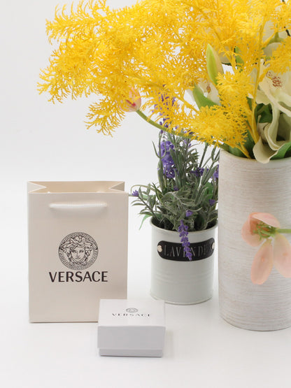 ملحقات فيرساتشي ابيض هدايا versace  